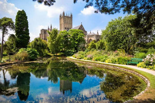 Wells Katedrali ve Wells, Somerset, İngiltere 18 Temmuz 2013'de alınan piskoposun sarayı