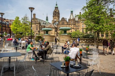 Barış bahçeleri ve açık kahve dükkanında Sheffield, Yorkshire, İngiltere üzerinde 18 Mayıs 2018 alınan