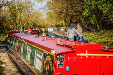 Bradford on Avon, Wiltshire, İngiltere 23 Mart 2014 alınan Kennet ve Avon kanaldaki mavnalar