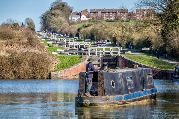 Une Péniche Remonte Les Écluses Caen Devizes Wiltshire Royaume Uni — Photo