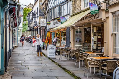 Kafeler ve mağazalar Frome tarihi ucuz Street, Somerset, İngiltere 30 Mayıs 2013'de