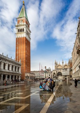 27 Kasım 2018 sular altında St Mark's meydanından Venedik, İtalya durak hareket tüccar