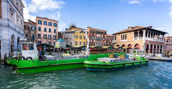 Boats Collecting Rubbish Crane Grand Canal Railto Market Venice Italy — Stock Photo, Image