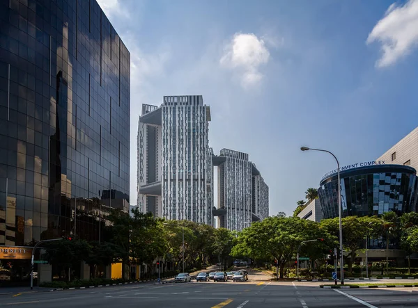 2013年10月27日在新加坡坎图门特路建造的地标性建筑 平纳杜克斯顿高层住宅综合体的景色 — 图库照片
