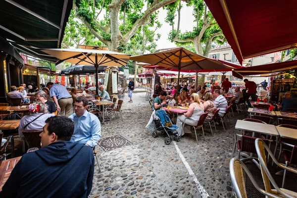 Turystów Jedzenie Kawiarni Świeżym Powietrzu Wewnątrz Catle Carcassonne Aude Francja — Zdjęcie stockowe