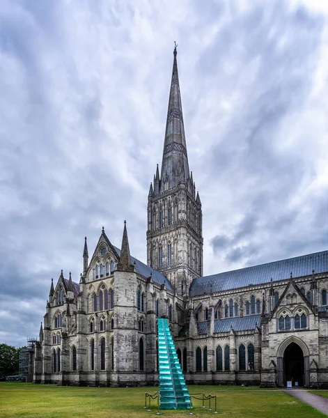 Salisbury Katedrali Önünde Haziran 2020 Danny Lane Merdiven Heykeli Wiltshire — Stok fotoğraf