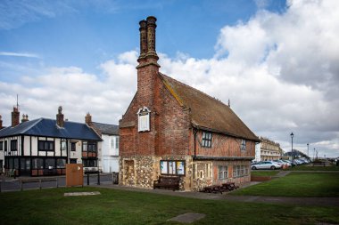 Kereste, 6 Mart 2020 tarihinde İngiltere 'nin Suffolk kentindeki Tudor Moot Hall veya Town Hall' da çerçevelenmiştir.