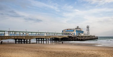 Bournemouth İskelesinin 7 Şubat 2020 'de Dorset, İngiltere' deki panoramik görüntüsü