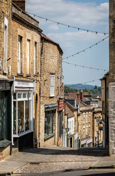 31 Mayıs 2020 'de Frome, Somerset, İngiltere' deki Coronavirus tecridi nedeniyle terk edilmiş bir Catherine Hill 'e bakıyoruz.