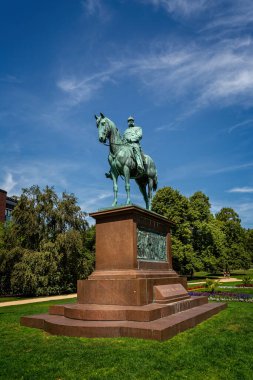 Kayzer Wilhelm heykeli at sırtında Kiel 'de, Almanya 25 Temmuz 2019