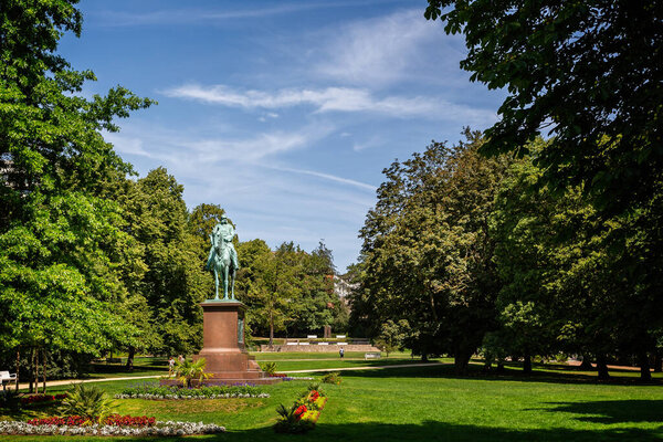 Статуя кайзера Вильгельма I на лошадях в Киле, Германия 25 июля 2019 года
