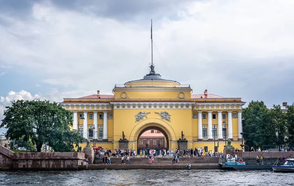 Grand Yellow Building Admiralty Embankment Banks River Neva Petersburg Russia — Stock Photo, Image