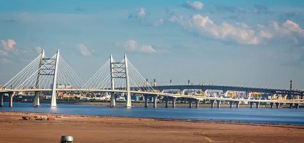Ponte Suspensa Moderna Que Atravessa Rio Neva São Petersburgo Rússia — Fotografia de Stock