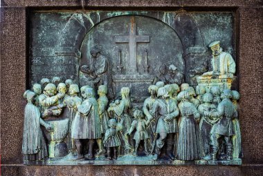 18 Temmuz 2019 'da Danimarka' nın Kopenhag kentindeki Katedral 'in dışındaki reform anıtında sahneler resmedildi.