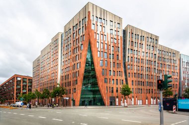 16 Temmuz 2019 'da Almanya' nın Hamburg kentindeki Ubersee 'de modern ofis bloğu mimarisi