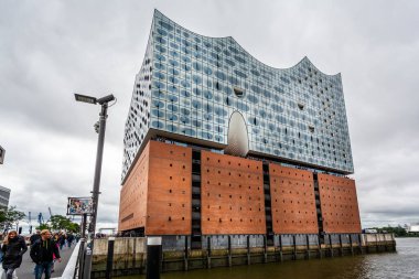 16 Temmuz 2019 'da Almanya' nın Hamburg kentindeki ultra modern Elbphilharmonie Konser Salonu