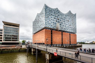 16 Temmuz 2019 'da Almanya' nın Hamburg kentindeki ultra modern Elbphilharmonie Konser Salonu