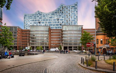 16 Temmuz 2019 'da Almanya' nın Hamburg kentindeki ultra modern Elbphilharmonie Konser Salonu