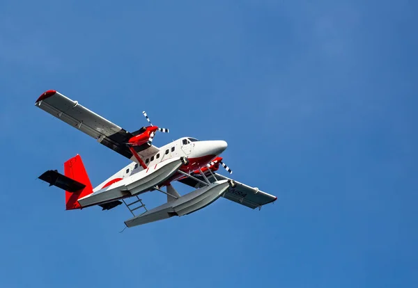 Close Sea Plane Landing Floats Flying Overhead Copenhagen Denmark Στις — Φωτογραφία Αρχείου