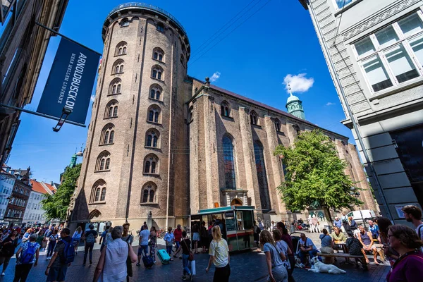 Danimarka 'nın orta Kopenhag kentindeki Trinity Kilisesi' nin dairesel kulesi 18 Temmuz 2019