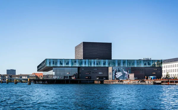 2019年7月18日位于丹麦科普内哈根海滨的丹麦皇家剧场 — 图库照片