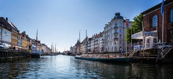 Barco Canal Turístico Canal Histórico Distrito Nyhavn Copenhague Dinamarca Julio — Foto de Stock