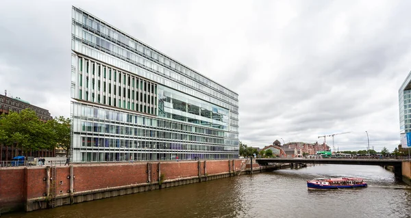 Modern Architecture Triangular Glass Fronted Offices Hamburg Germany July 2019 — Stock Photo, Image