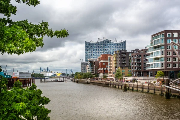 2019年7月16日 位于德国汉堡Elbe河对岸的超现代Elbphilharmonie音乐会现场建筑 — 图库照片
