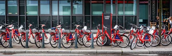 Row Red Bikes Hire Street Hamburg Niemcy Lipca 2019 — Zdjęcie stockowe