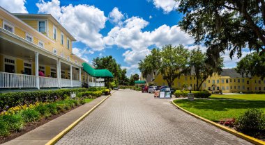 23 Mayıs 2019 'da ABD' nin Florida eyaletinin Dora Dağı 'ndaki tarihi Lakeside Oteli ve verandası