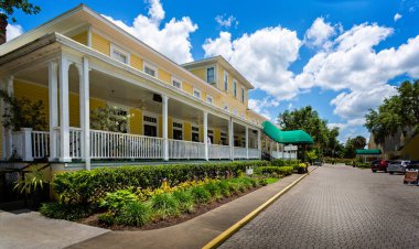 23 Mayıs 2019 'da ABD' nin Florida eyaletinin Dora Dağı 'ndaki tarihi Lakeside Oteli ve verandası