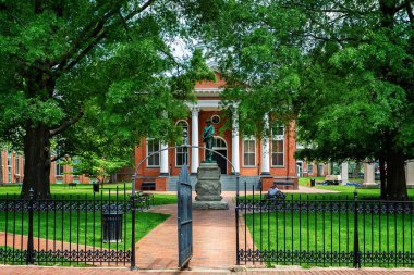 15 Mayıs 2019 'da Leesburg, Virginia, ABD' deki Konfederasyon Askerleri Anıtı