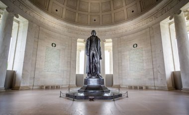Thomas Jefferson 'ın 13 Mayıs 2019' da Washington DC 'deki Jefferson Memorial' daki heykeli.