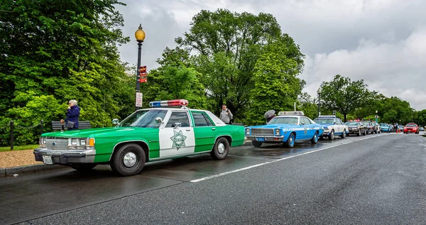 2019年5月13日停放在美国华盛顿特区杰斐逊纪念馆外的老式美国公路巡逻车 — 图库照片