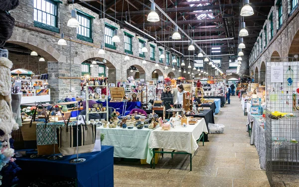Tavistock kapalı pazar - Antik Pannier Pazarı - Tavistock, Devon, İngiltere 'de 20 Şubat 2019 tarihinde çekildi
