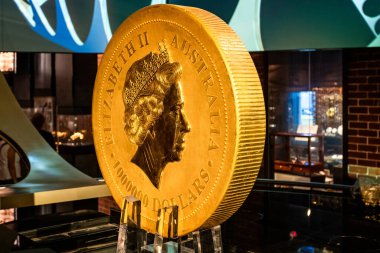 Perth Mint, Perth, Avustralya 'da 24 Ekim 2019' da sergilenen bir milyon Avustralya Doları altın sikkesi