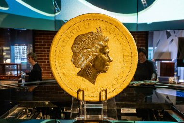 Perth Mint, Perth, Avustralya 'da 24 Ekim 2019' da sergilenen bir milyon Avustralya Doları altın sikkesi