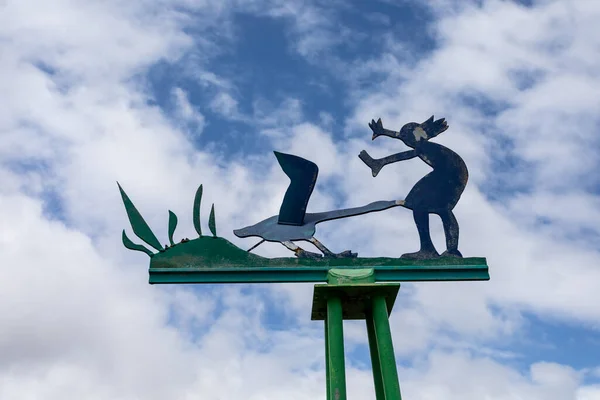 Quirky Metal Sculpture Lady Being Attacked Goose Metal Stand Quayside — Stock Photo, Image
