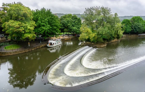 Pulteney Weir Tour Boat Bath Somerset Ηνωμένο Βασίλειο Στις Αυγούστου — Φωτογραφία Αρχείου