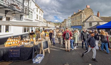 Crowds of shoppers on Market Place at Frome Independent Sunday Market, Somerset, UK on 3 March 2024 clipart