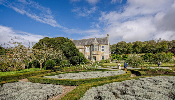 Trerice, дом XVI века в поместье Бетан и его сад Эликсабет Узел, недалеко от Ньюкуэй, Корнуолл, Великобритания, 4 сентября 2025 года