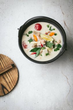 Tay gıda arka plan. Tom kha pla. Metin için yer ile üstten görünüm.