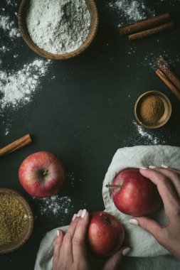 Arka plan pişirme elmalı turta ve mutfak araçları için malzemeler ile yedekleme