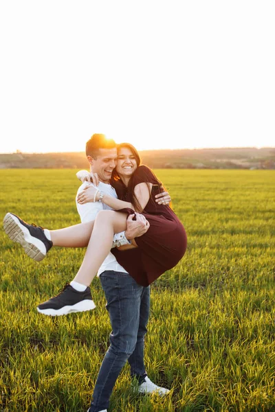 Young Happy Loving Couple Outdoors Man Holding Girl His Arms — Stock Photo, Image