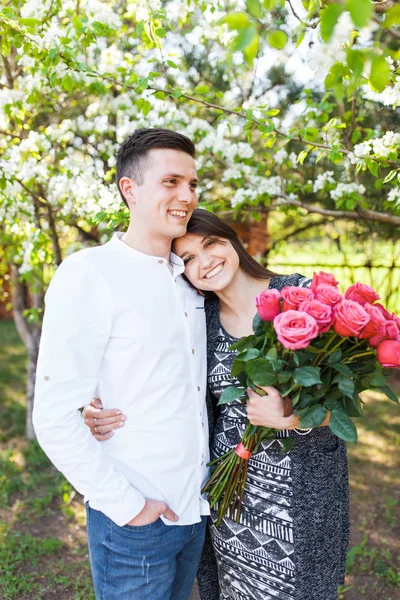 Young Loving Couple Love Girl Holding Flowers Happy Enjoy Beautiful — Stock Photo, Image