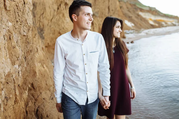 Young Happy Loving Couple Sand Wall Sea Holding Hands Look — Stock Photo, Image