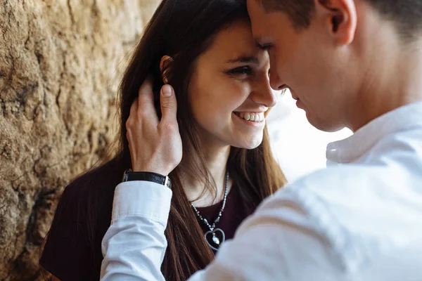 Jong Gelukkig Liefdevol Paar Buurt Van Het Zand Wall Zee — Stockfoto