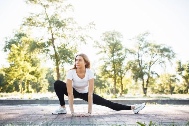 Önce eğitim, gergin genç esnek kız-ebilmek var olmak kullanılmış için reklam