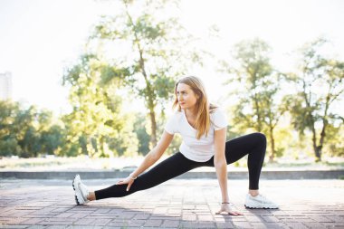 Önce eğitim, gergin genç esnek kız-ebilmek var olmak kullanılmış için reklam