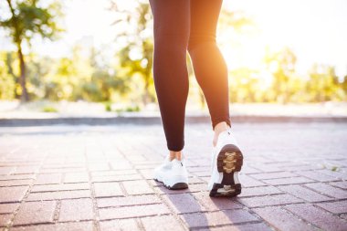 Şişirilmiş ait fotoğraf ve spor kadın bacakları, Jogging, reklam için kullanılabilir
